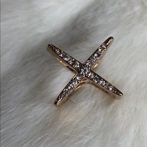 Crisscross ring